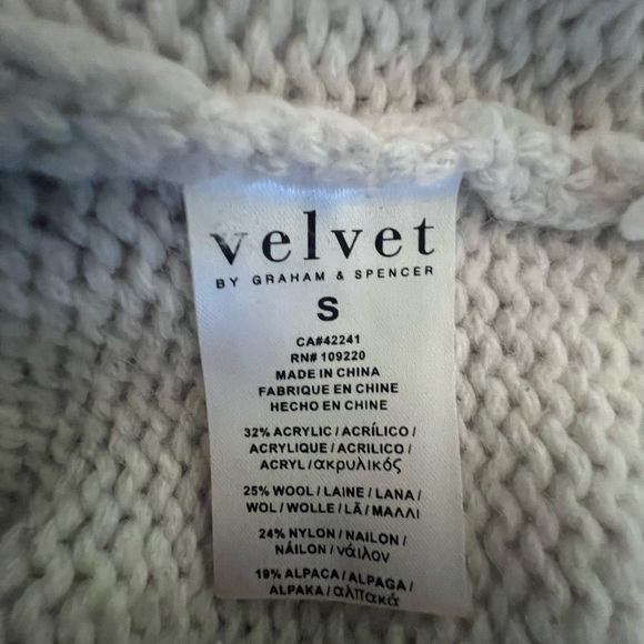 Velvet sweater with Fringe detail - Picture 4 of 5